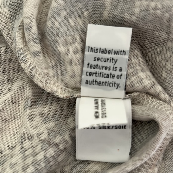 🎈HP🎈DVF 100% SILK Python Print Wrap Dress NWOT - Picture 6 of 8